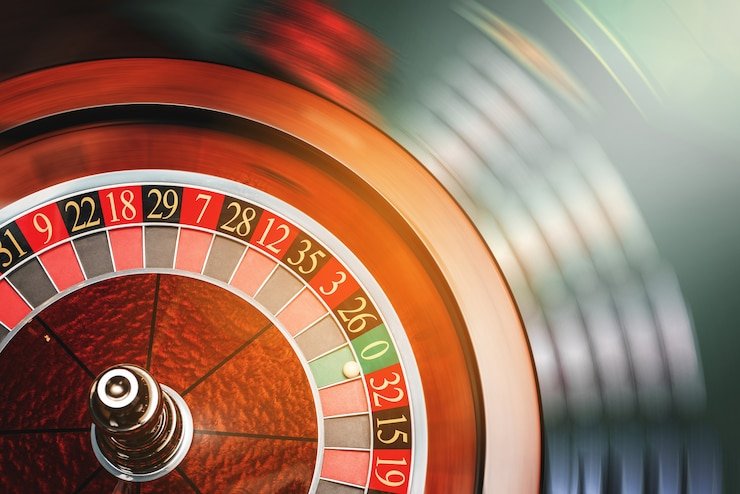Pemain menikmati Live Casino secara real-time melalui perangkat mobile di platform